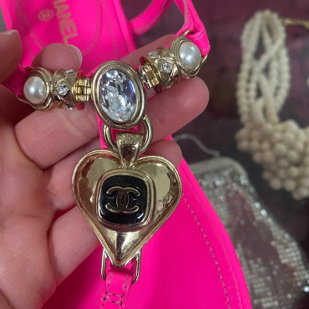 CHANEL Hot Pink Heart Charm T-Strap Sandals - Picture 3 of 6